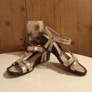 TEVA Ventura Metallic Leather Wedge Sandals Sz 8.5